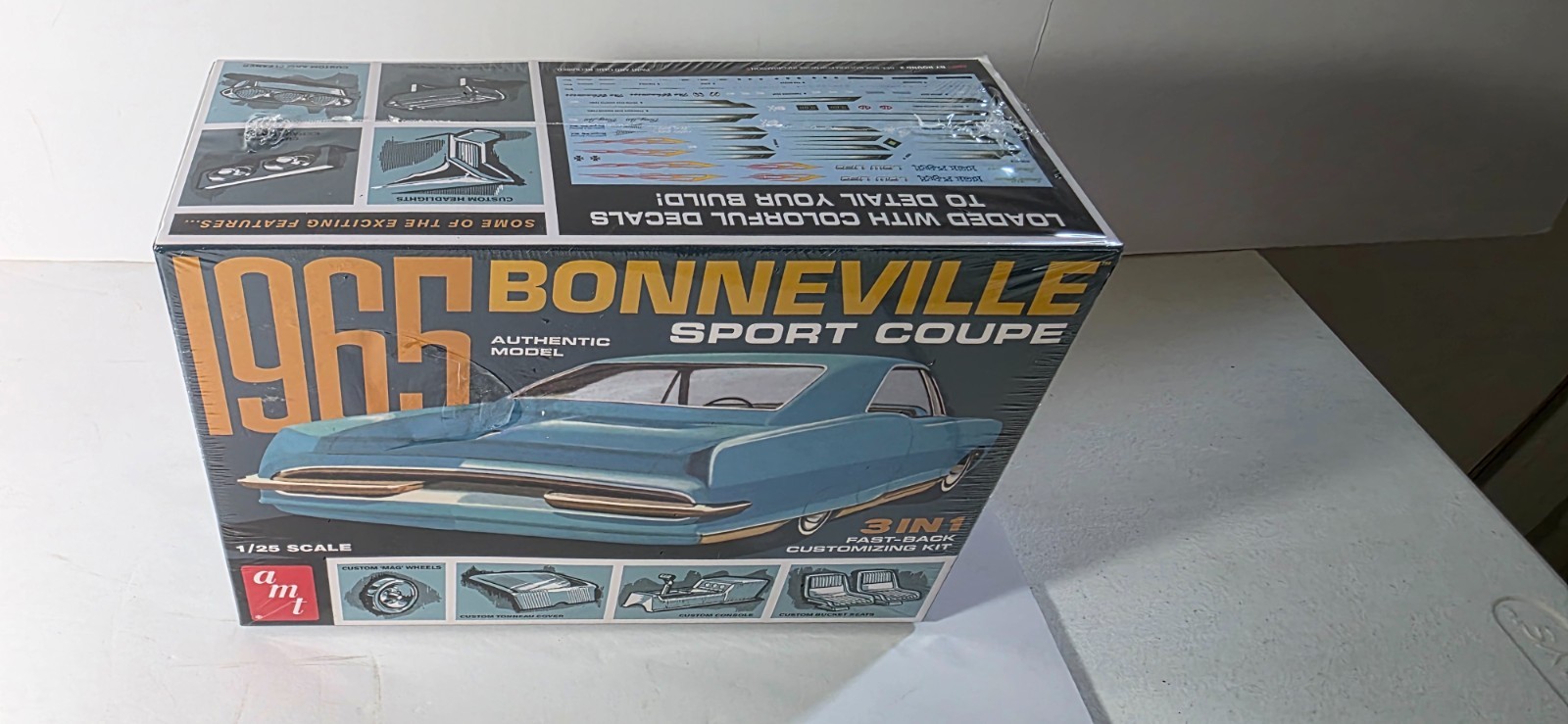 NEW Sealed AMT 1965 Bonneville Sport Couple Model Kit 1:25