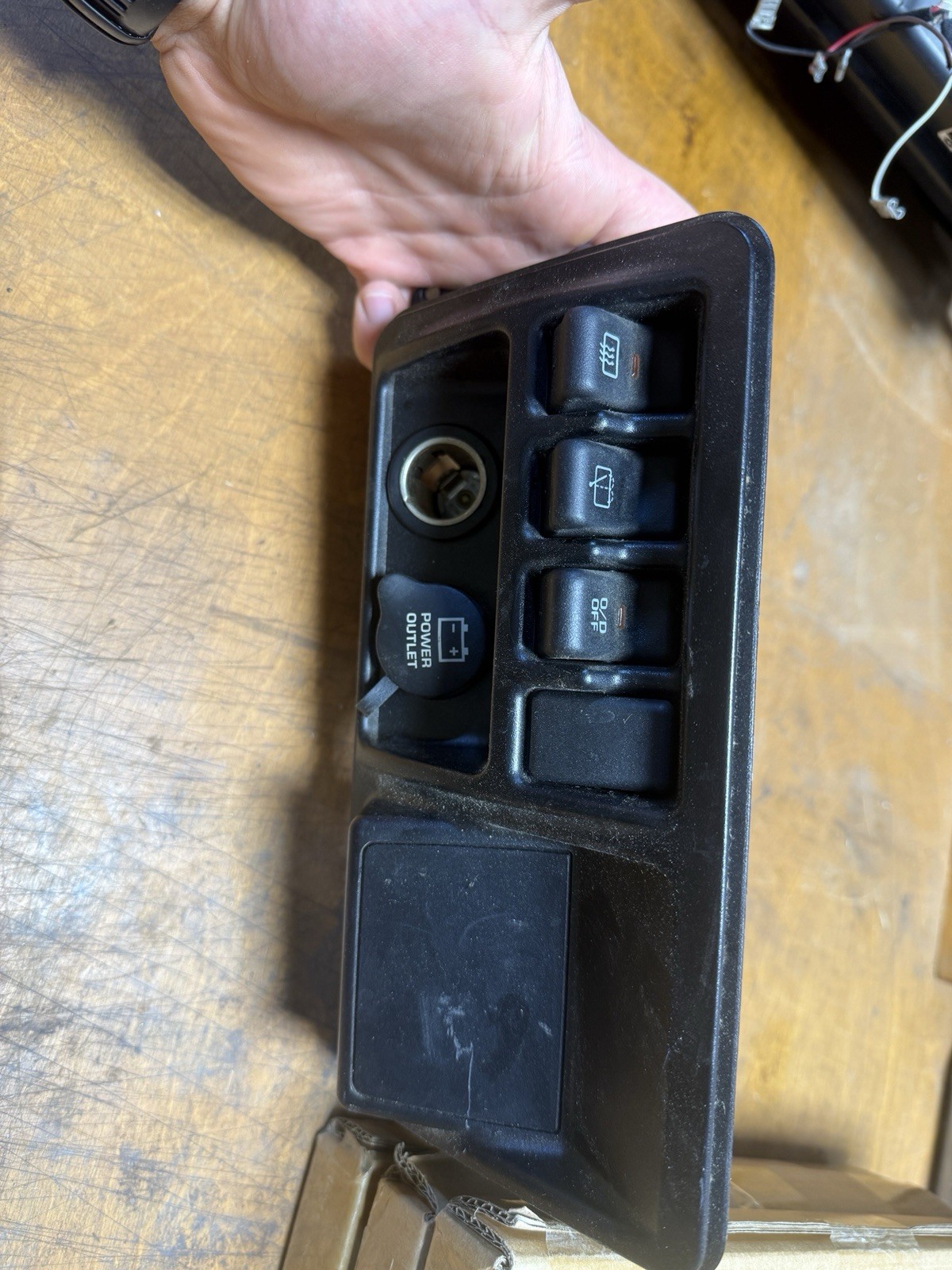 2003–2006 Jeep Wrangler TJ/LJ center dash switch bezel(OEM part 56047028AC)