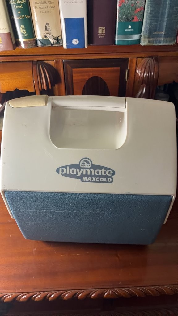 Igloo Playmate MaxCold Cooler