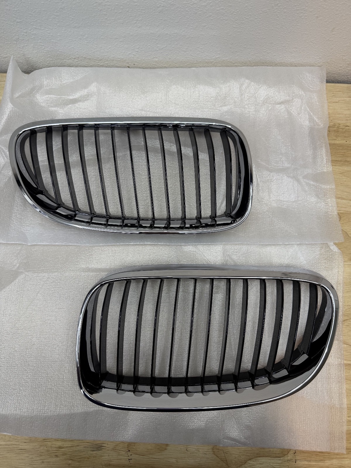 Chrome Frame w/ Black Grille SET BMW 51137157275 & 51137157276 E92/E93 + E90 M3 Chrome Frame w/ Black Grille SET BMW 51137157275 & 51137157276 E92/E93 + E90 M3