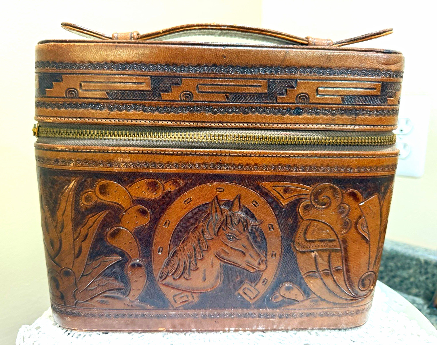 Vintage Tooled Leather Travel Bar Set Horse Western Whisky Cognac Bottles Vintage Tooled Leather Travel Bar Set Horse Western Whisky Cognac Bottles