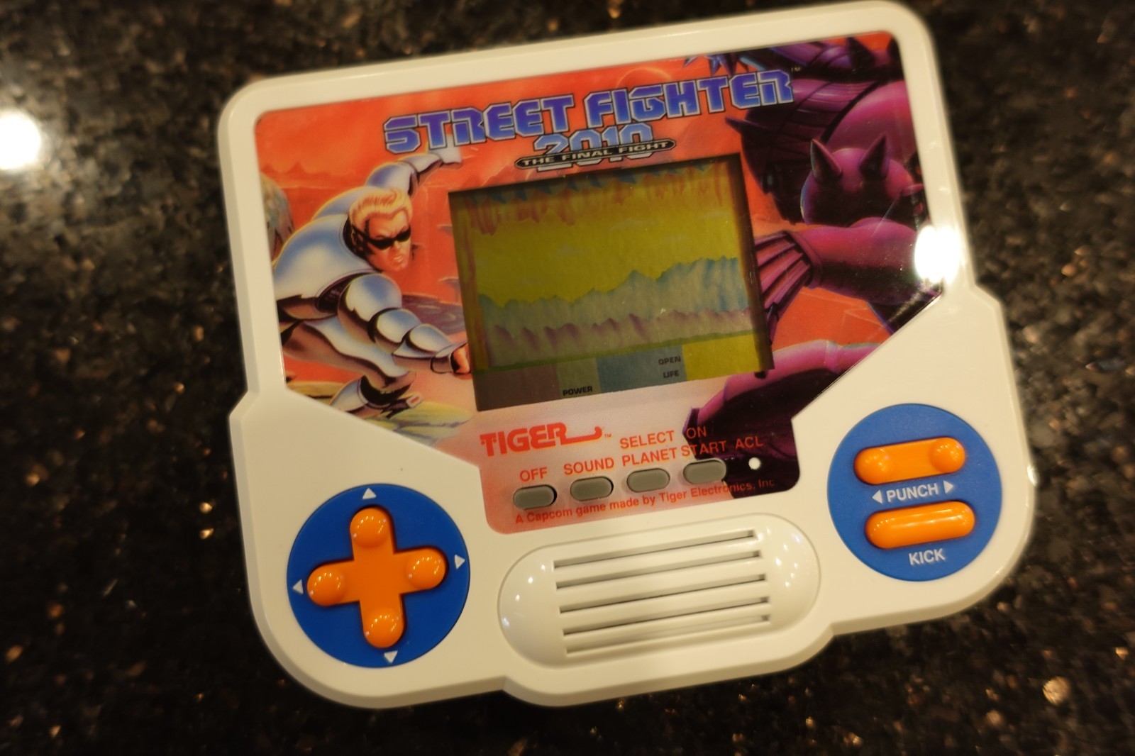 Vintage STREET FIGHTER 2010 TIGER Handheld Electronic Tabletop LCD Video game D7