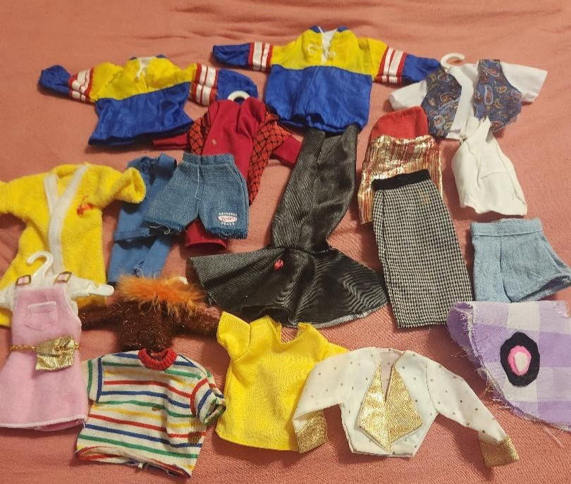 VINTAGE BARBIE CLOTHES LOT VINTAGE BARBIE CLOTHES LOT