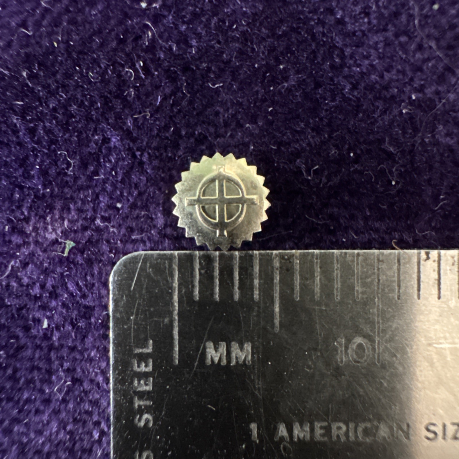 4.5mm Vintage Zodiac Gold Tone Watch Crown In Excellent Condition 4.5mm Vintage Zodiac Gold Tone Watch Crown In Excellent Condition