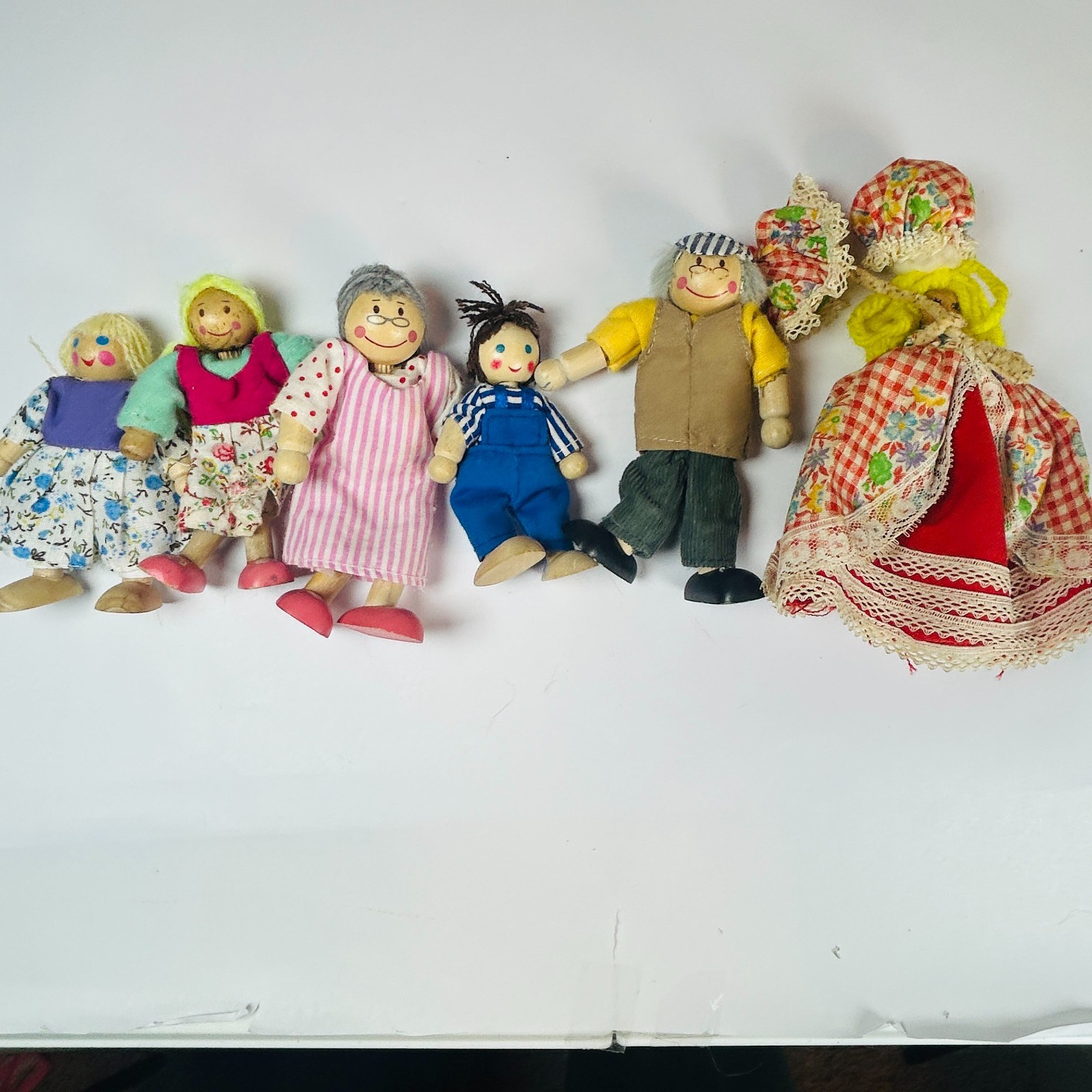 Lot of 5 Vintage Wooden Jointed Peg Doll Family Figures Clothes Accessories Play