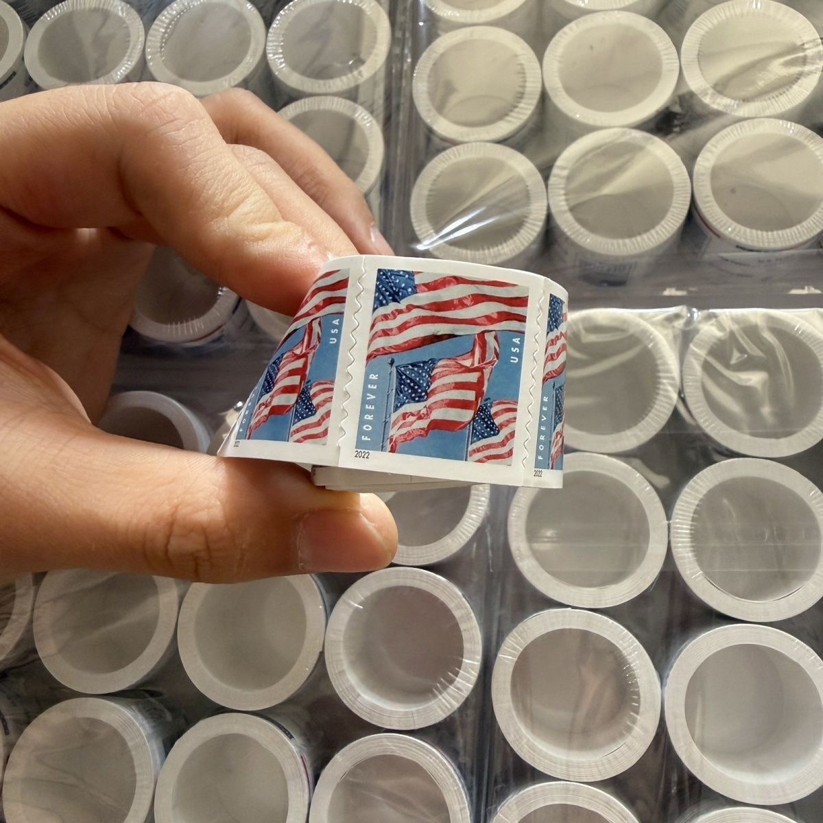 1 roller 100 Count Roll of 2022 USPS For-ever Flag Stamps (Mint, Never Hinged)