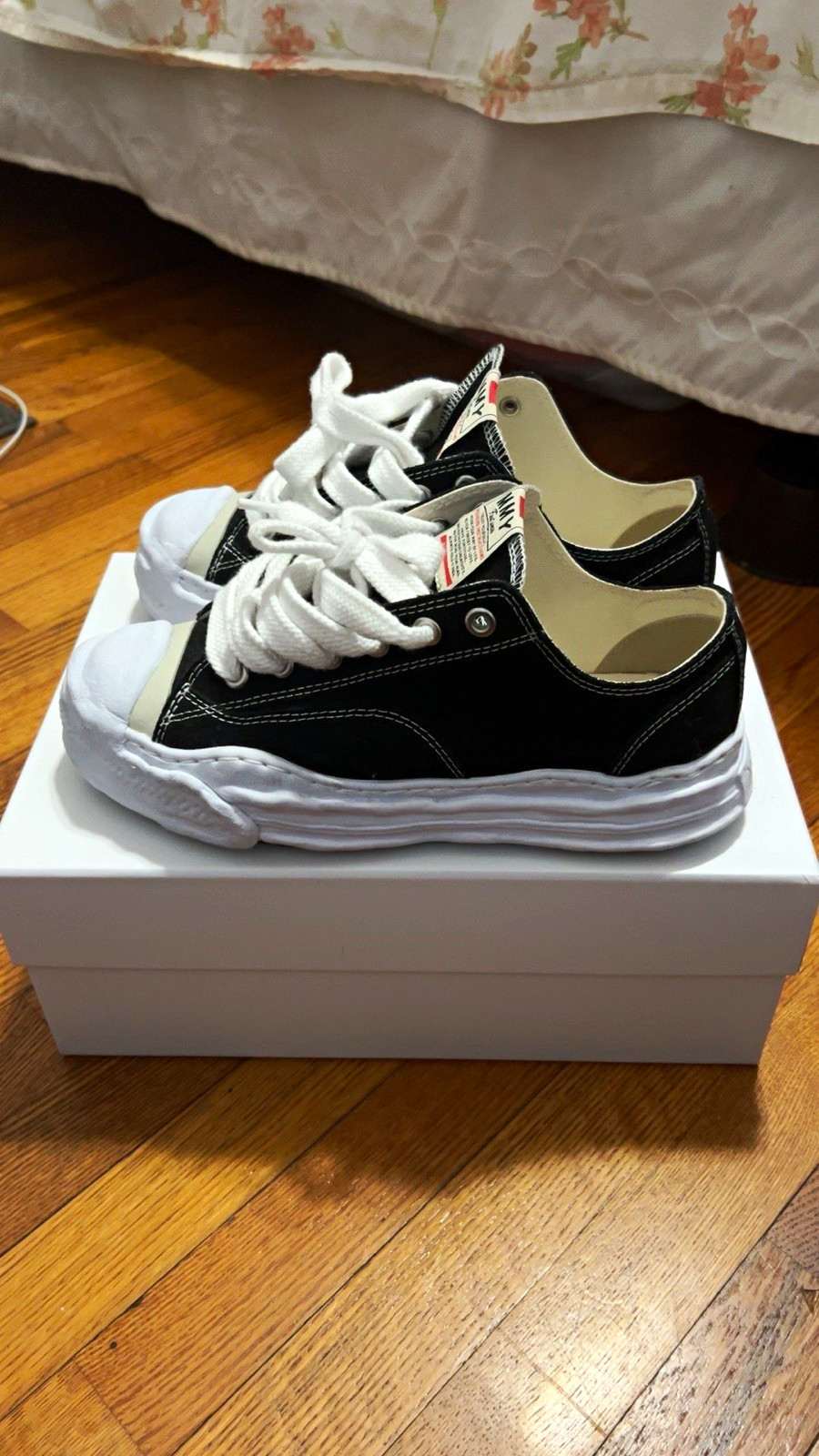 Maison Mihara Yasuhiro MMY Men’s Low-Top Lace-Up Sneakers Black/White 9 NIB