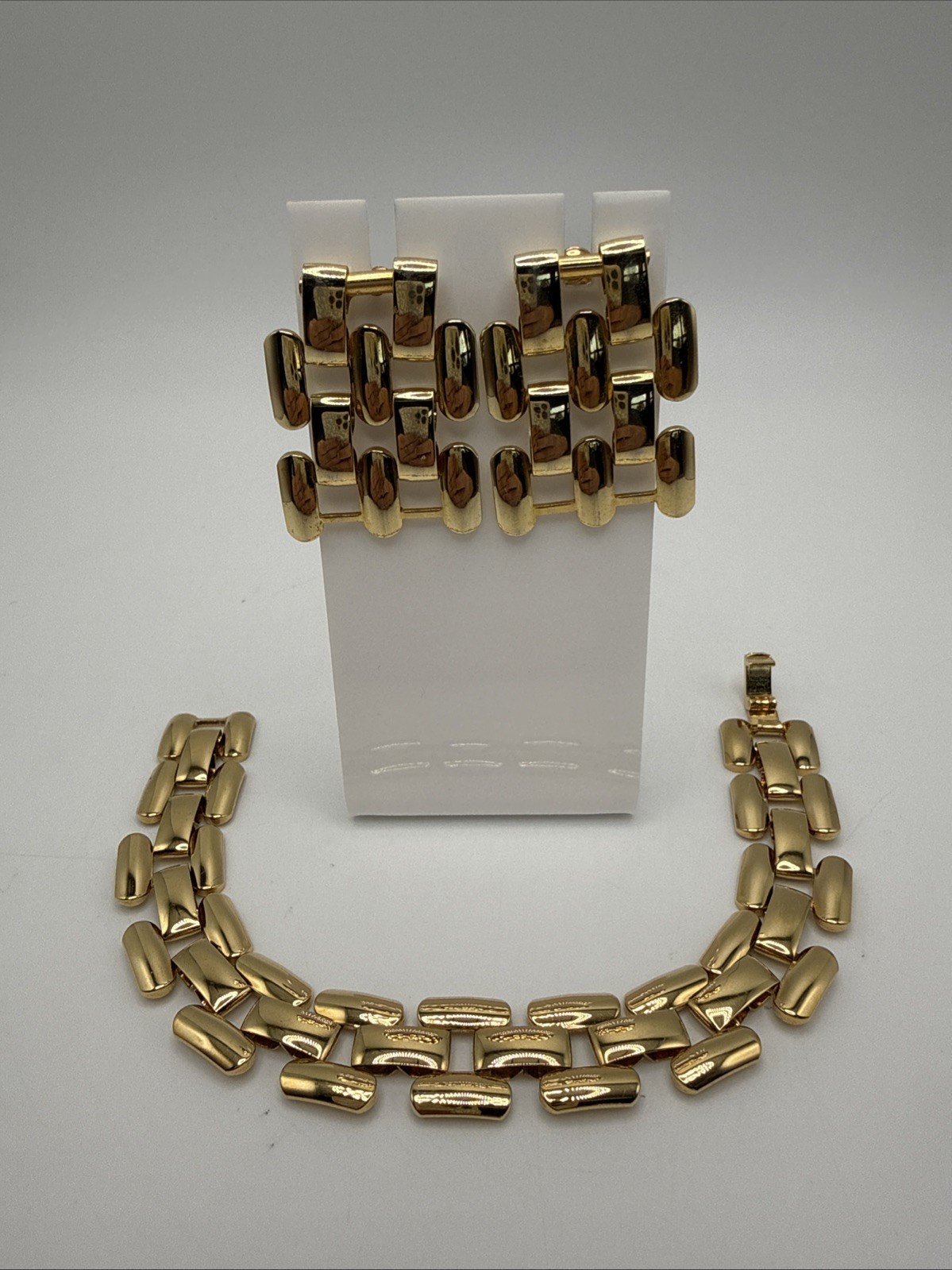 Vintage Napier Gold Tone Panther Link Bracelet & Stud Earrings Set Vintage Napier Gold Tone Panther Link Bracelet & Stud Earrings Set