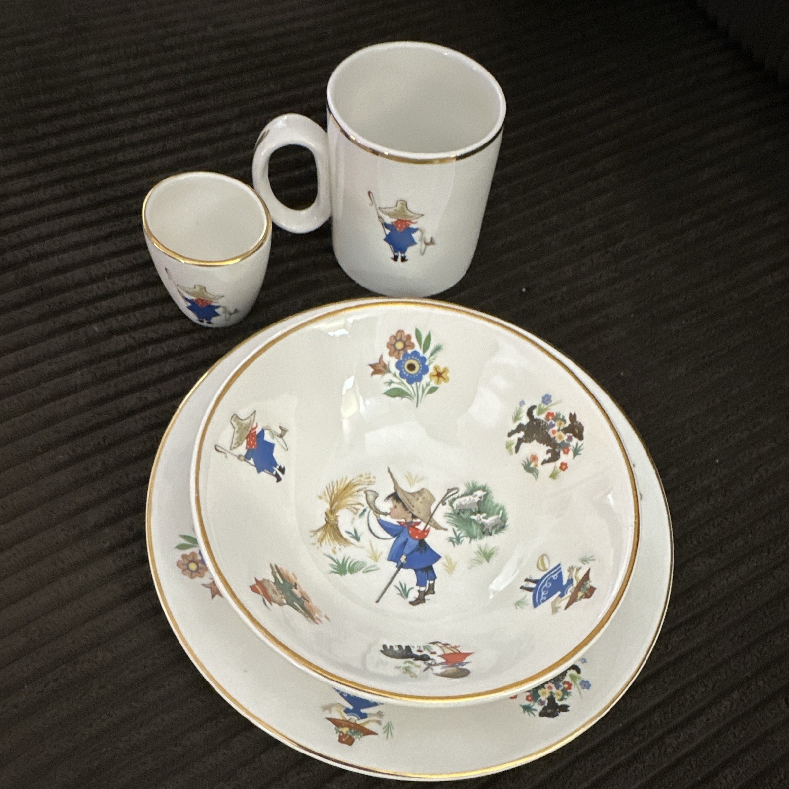 Rare Complete Arklow Nursery Set – Gold Trim – Made in Republic of Ireland