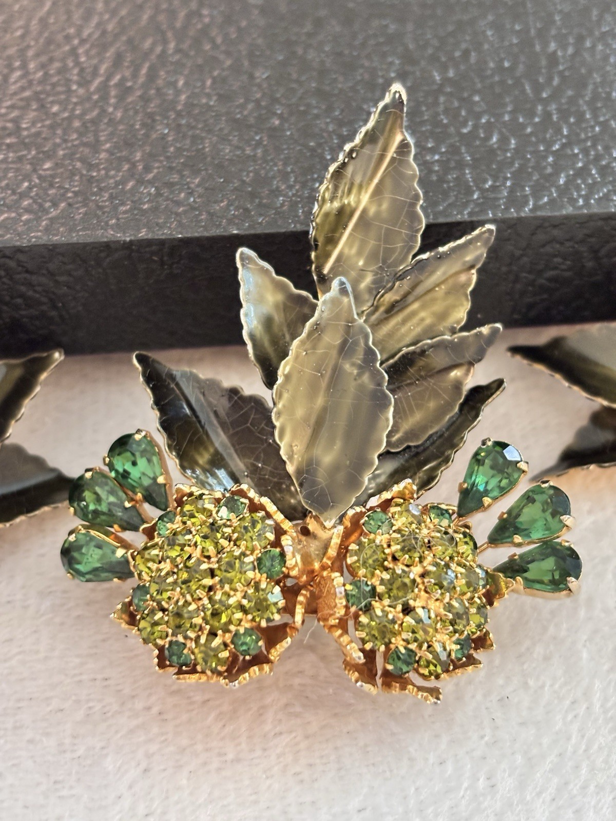 Vintage 1950s Signed Weiss Veined Enamel Leaf & Green Rhinestone Demi-Parure Set
