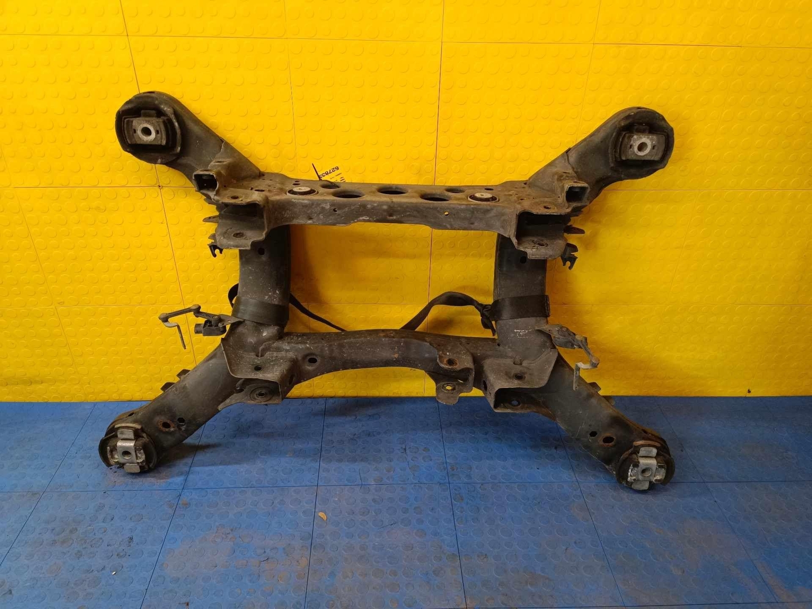 2013-2016 MERCEDES GL450 Rear Crossmember Cradle Undercarria OEM A1663503200 2013-2016 MERCEDES GL450 Rear Crossmember Cradle Undercarria OEM A1663503200