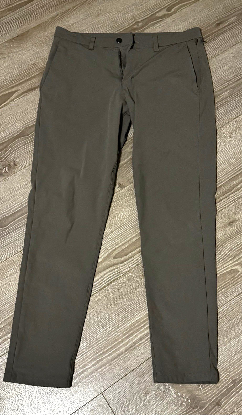 Luluemon Men’s Gray Slim Tapered Chino Pants Flat Front Pockets 33 Luluemon Men’s Gray Slim Tapered Chino Pants Flat Front Pockets 33