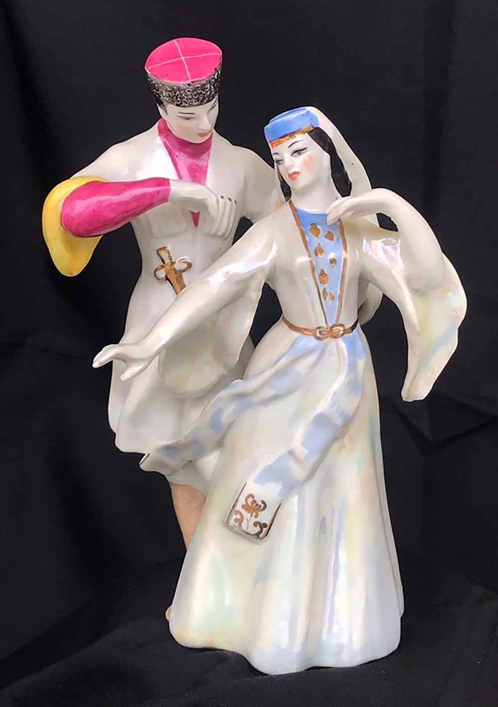 VINTAGE USSR DULEVO PORCELAIN FIGURINE \ VINTAGE USSR DULEVO PORCELAIN FIGURINE \