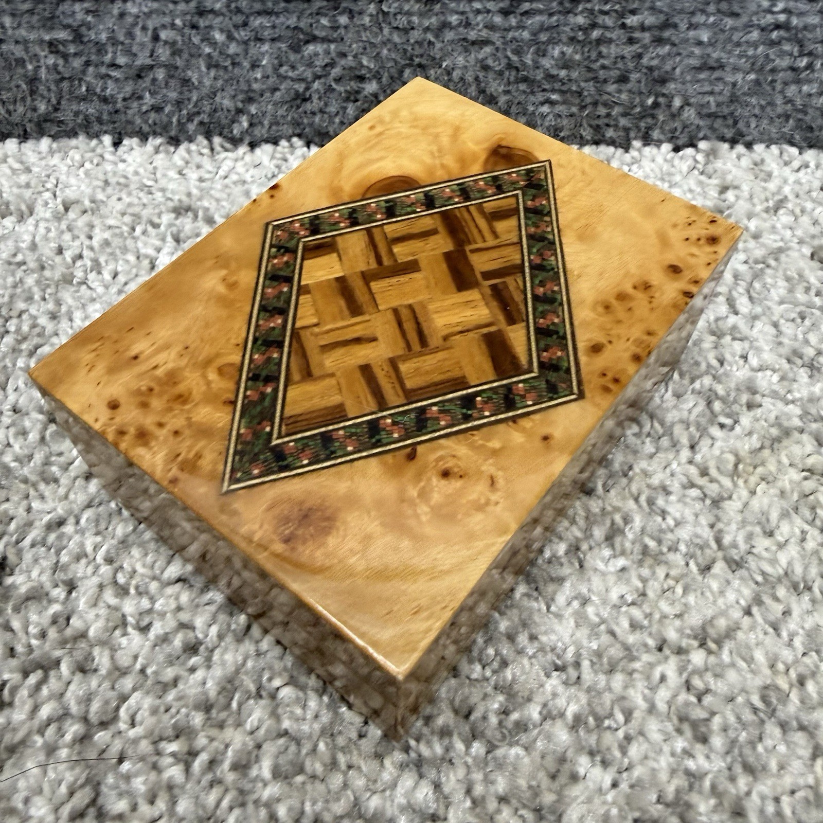 Gargiulo Salvatore Inlaid Wood Trinket Box Italy (3.25\
