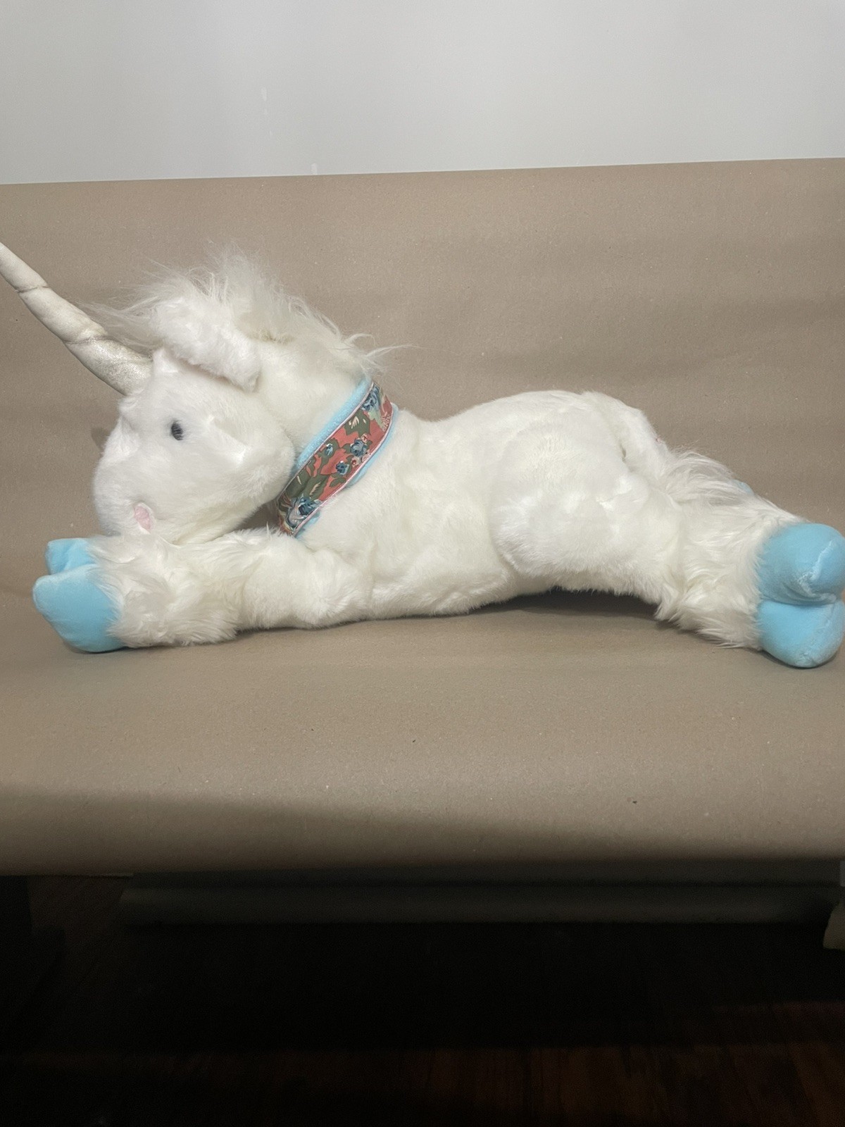 Commonwealth Toys R Us 2001 Plush Unicorn 26” Large White Floral Collar Stuffed
