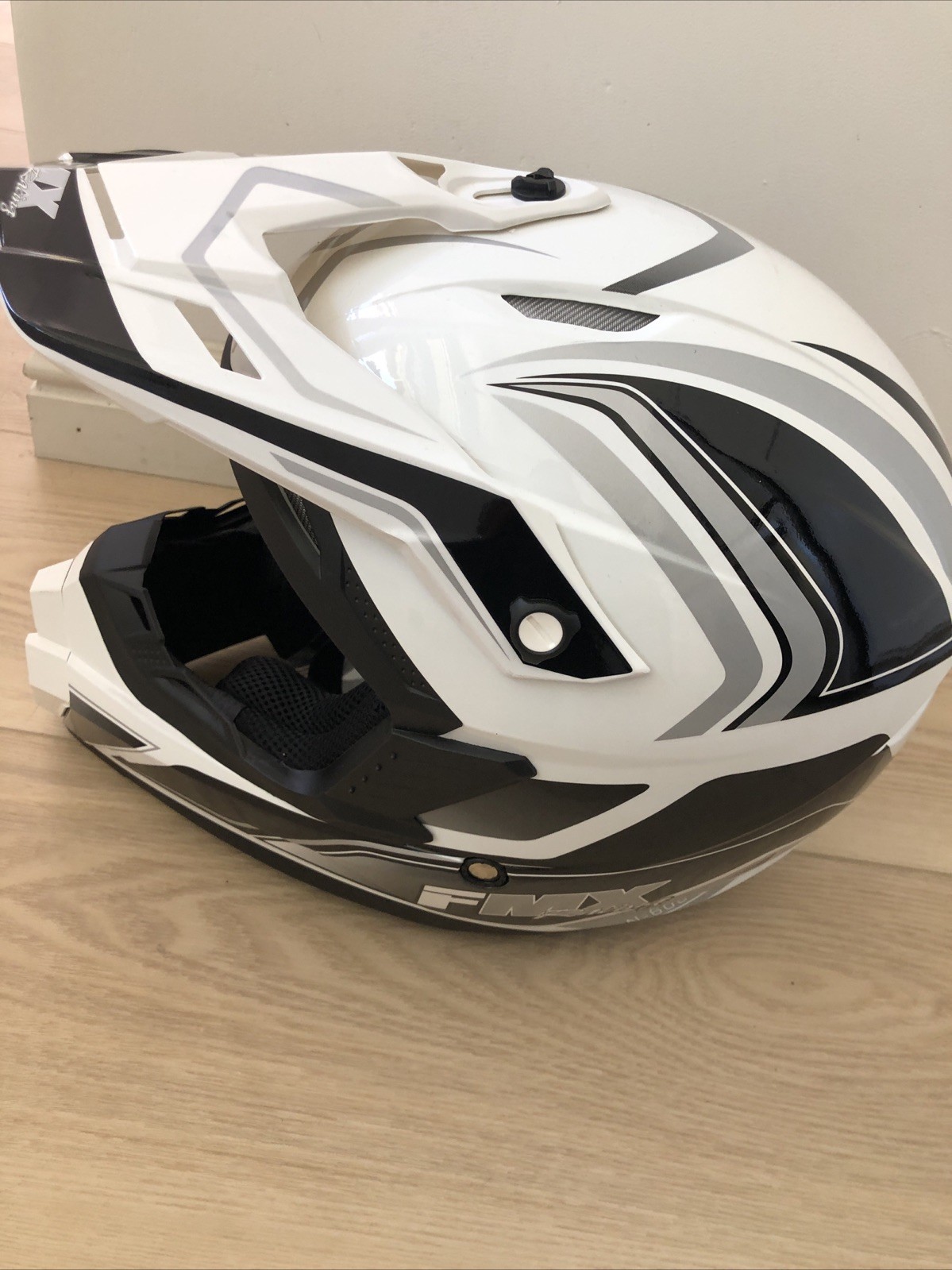N-600 Large Motocross Helmet, White & Silver, DOT 07-6027 N-600 Large Motocross Helmet, White & Silver, DOT 07-6027