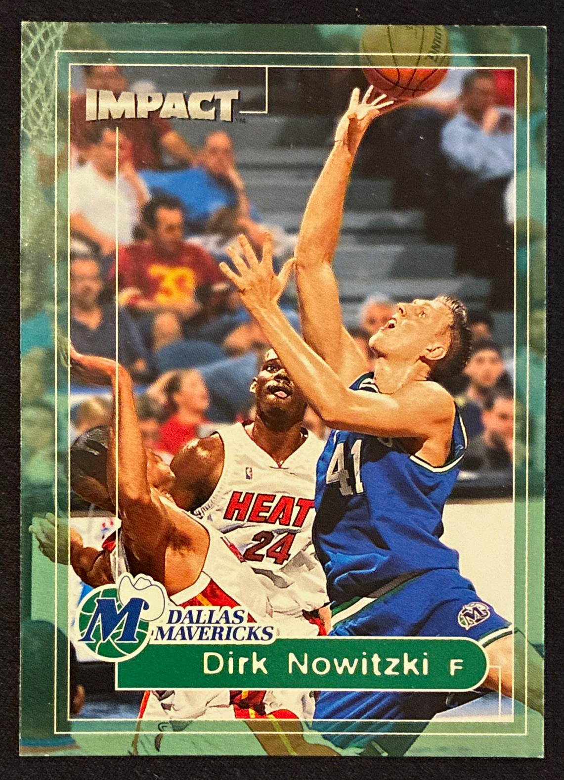 Fleer SkyBox 1999-00 Skybox Impact - Dirk Nowitzki #84 Mavericks 
