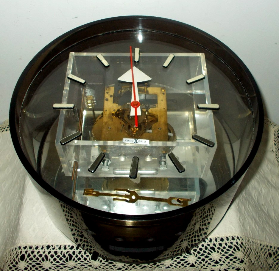 HOWARD MILLER Pendulum Clock designed by GEORGE NELSON HOWARD MILLER Pendulum Clock designed by GEORGE NELSON