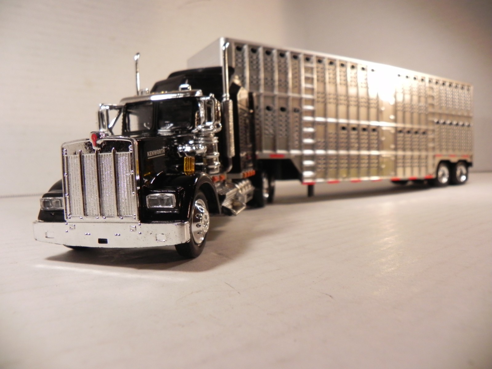 Sun/Ray Toy Kenworth Truck w /Live Stock Trailer Sun/Ray Toy Kenworth Truck w /Live Stock Trailer