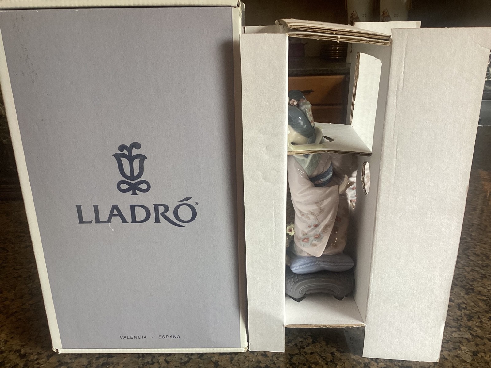 Vintage Lladro #1447 Japonesita Arrodillada Japanese Geisha Flower Girl in Box Vintage Lladro #1447 Japonesita Arrodillada Japanese Geisha Flower Girl in Box