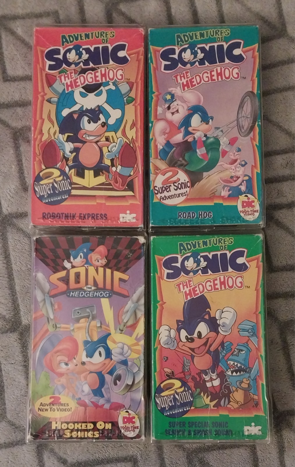4 VHS Sonic The Hedgehog Lot . (2). Used. Not Tested.