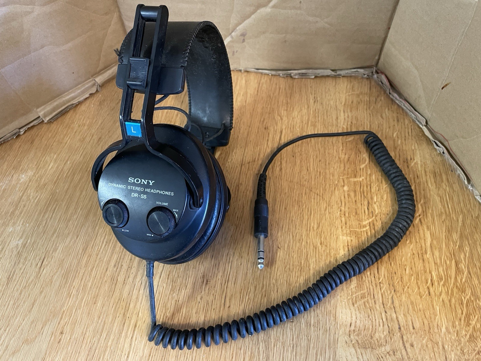 Sony DR-S5 Dynamic Stereo Wired Headphones Vintage Working - READ Sony DR-S5 Dynamic Stereo Wired Headphones Vintage Working - READ