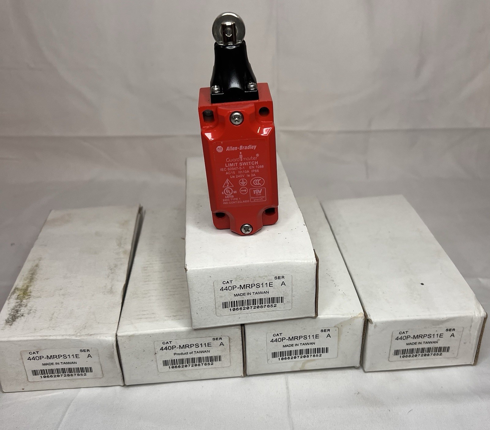 NOS Qty.5 Allen Bradley Limit Switch 440P-MRPS11 Series A 1/2NPT