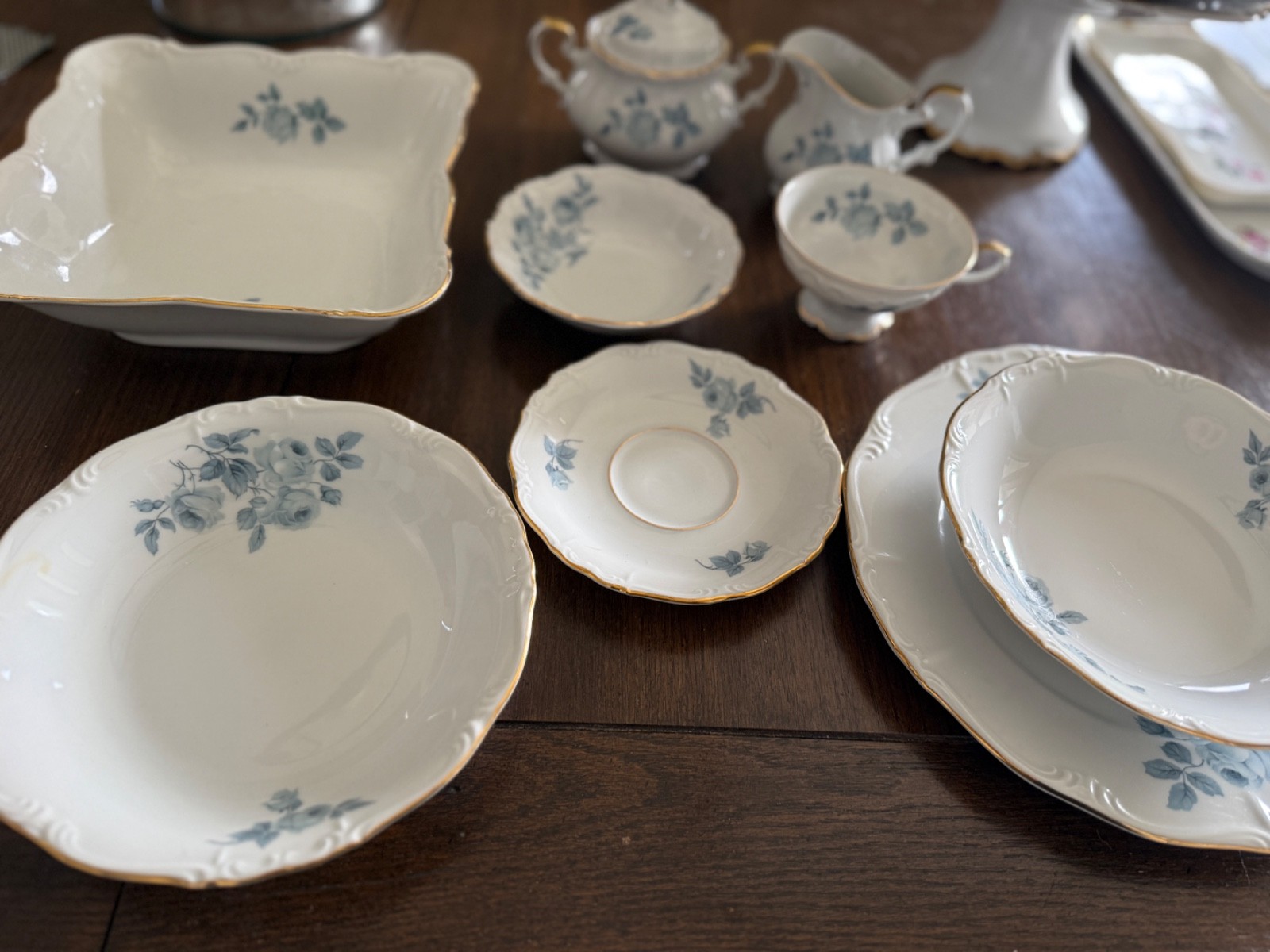 Lovely Service For 12 (w/6 Piece Place Setting) Hutschenruether China 86 Pieces