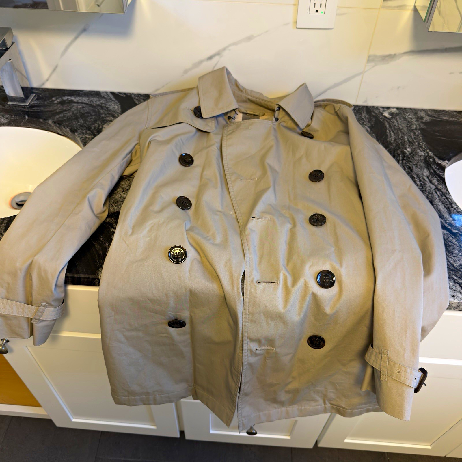 Burberry Brit Women’s Beige Trench Coat Size S Belted Check Lining Mid-Length Burberry Brit Women’s Beige Trench Coat Size S Belted Check Lining Mid-Length