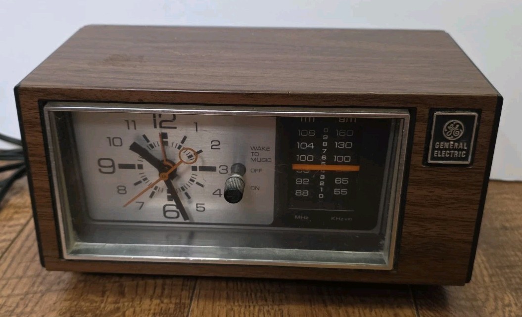 Vintage GE 7-4550D AM/FM Alarm Clock Radio Walnut Wood Grain Tested Works