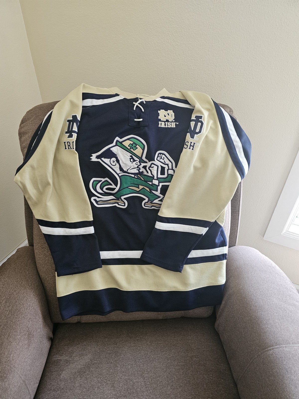 Vintage Notre Dame Fighting Irish Colosseum Authentic Jersey Fight Strap size M Vintage Notre Dame Fighting Irish Colosseum Authentic Jersey Fight Strap size M