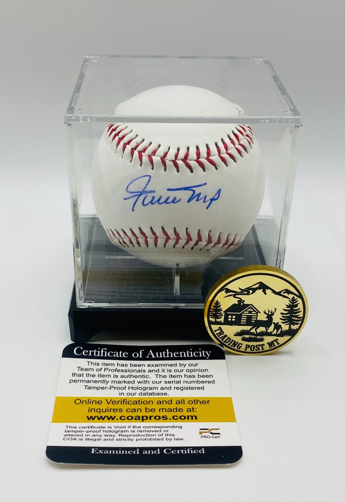 Willie Mays Signed Baseball In Case With COA (PC489318) (Giants)