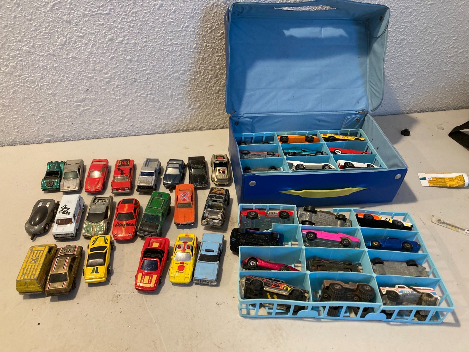 Matchbox Car Lot Of Vintage Cars With a Case