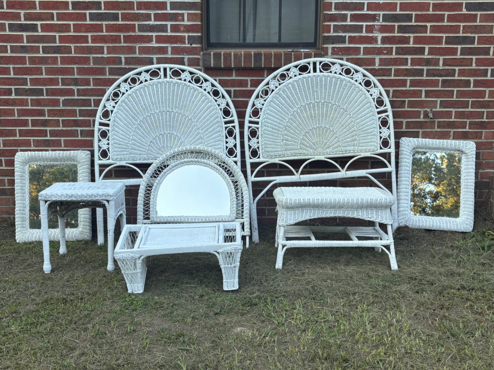 vintage white wicker furniture