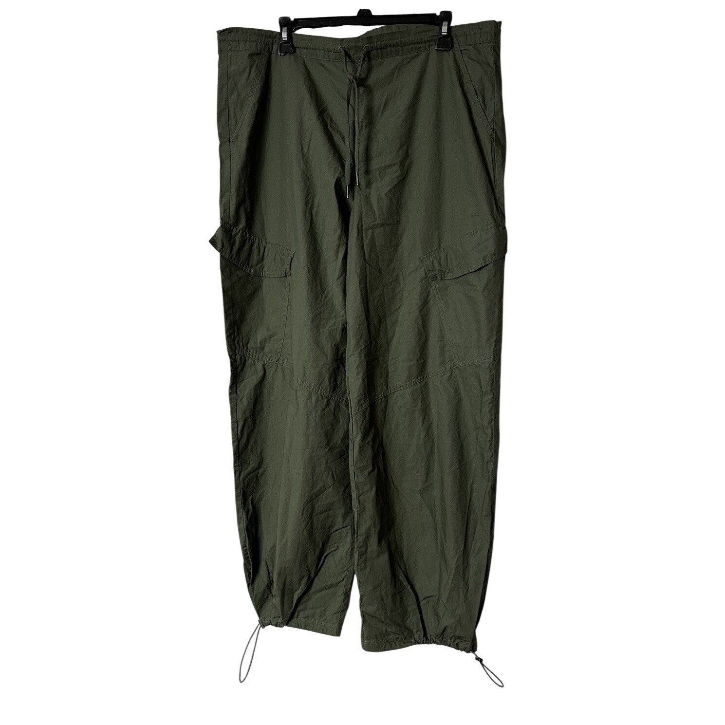 NWT Social Tourist Womens Green Drawstring Casual Outdoor Pants Size Medium NWT Social Tourist Womens Green Drawstring Casual Outdoor Pants Size Medium