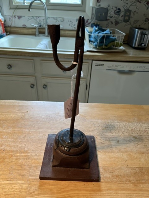 INTERESTING EARLY 18TH CENTURY RUSH LIGHT WITH CANDLE SOCKET