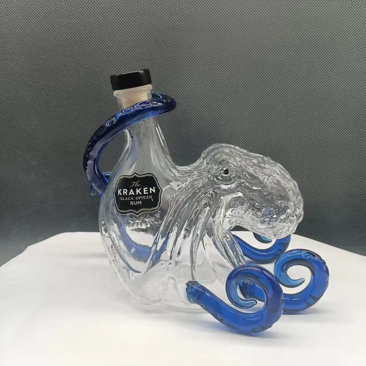 750ML The Commemorative Colored Octopus Decanter Gradient Glass Whiskey Bottle
