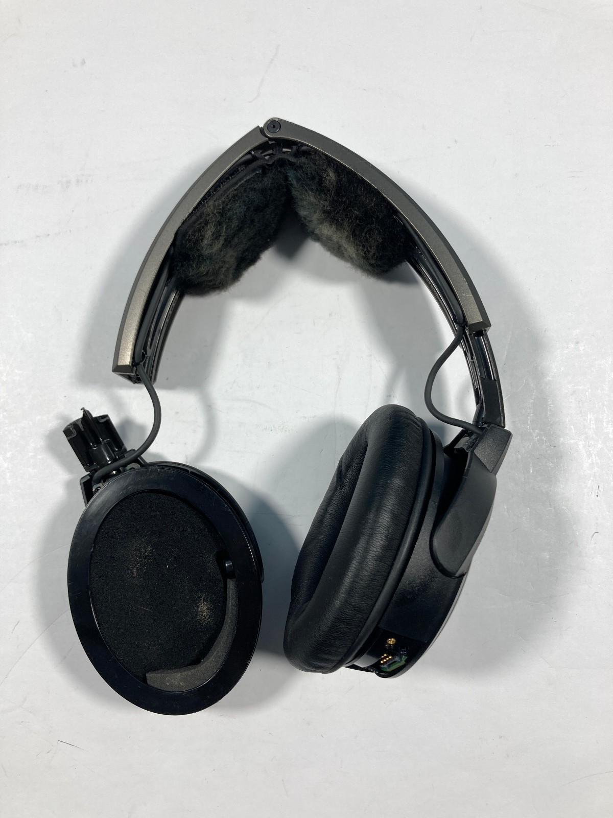 Bose A20 Aviation Headset For Parts - No Controller or Microphone, Broken Ear