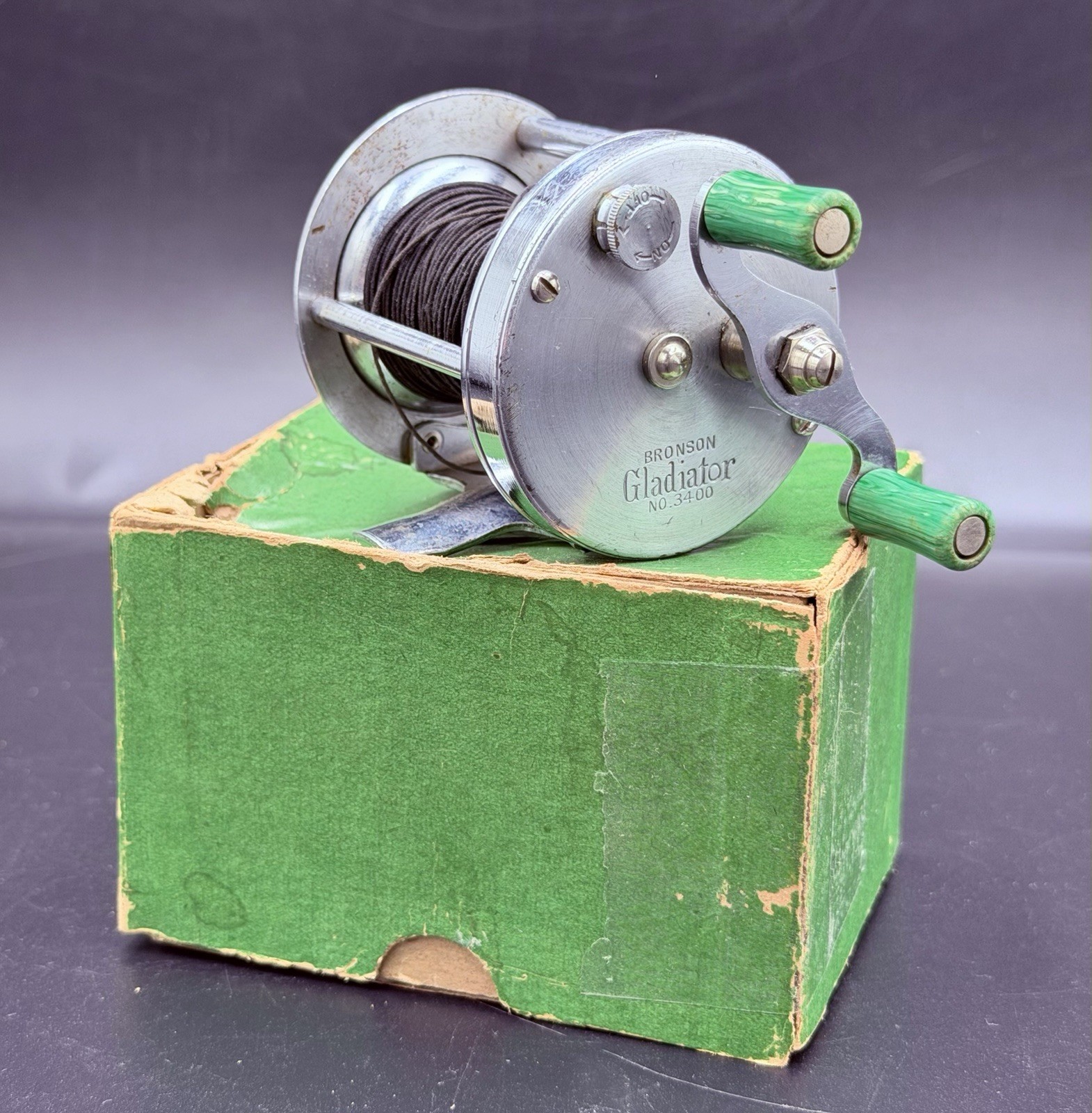 Vintage Bronson Gladiator No 3400 Baitcasting Fishing Reel w/ Original Box