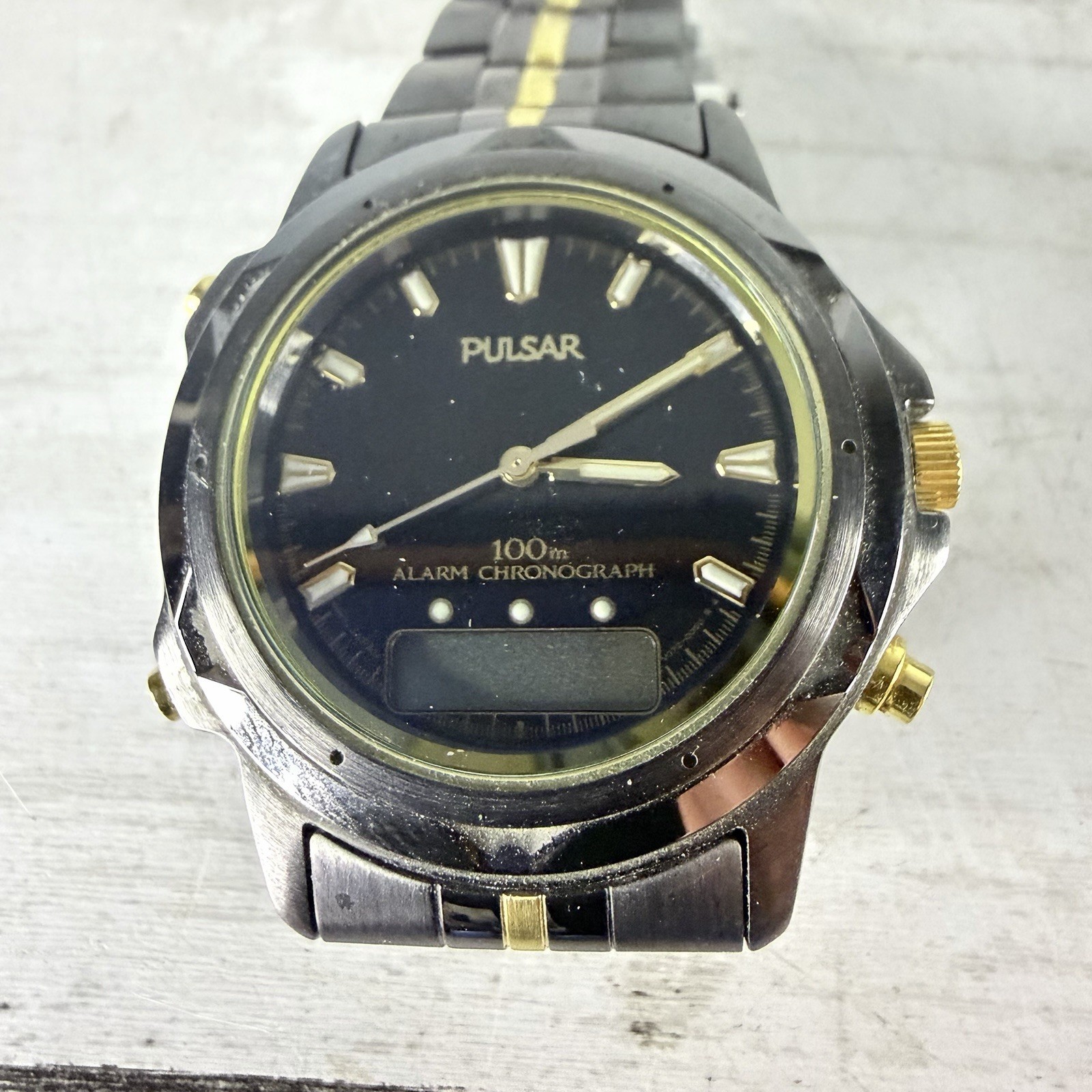 Vintage Pulsar V072-0050 Men\'s Watch Black/Gold Alarm Chronograph PARTS/REPAIR