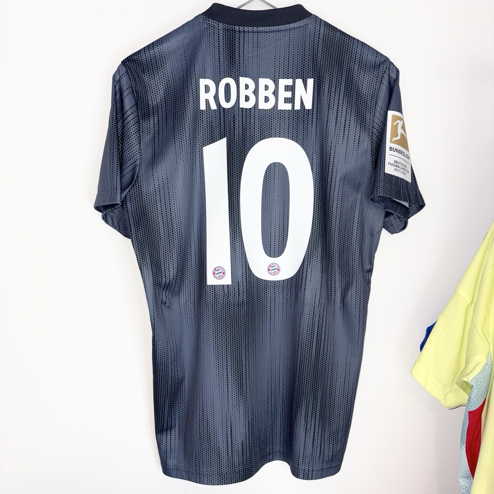 Bayern Munich 2018/2019 Adidas Third Shirt Robben #10 Bundesliga Men’s Medium Bayern Munich 2018/2019 Adidas Third Shirt Robben #10 Bundesliga Men’s Medium