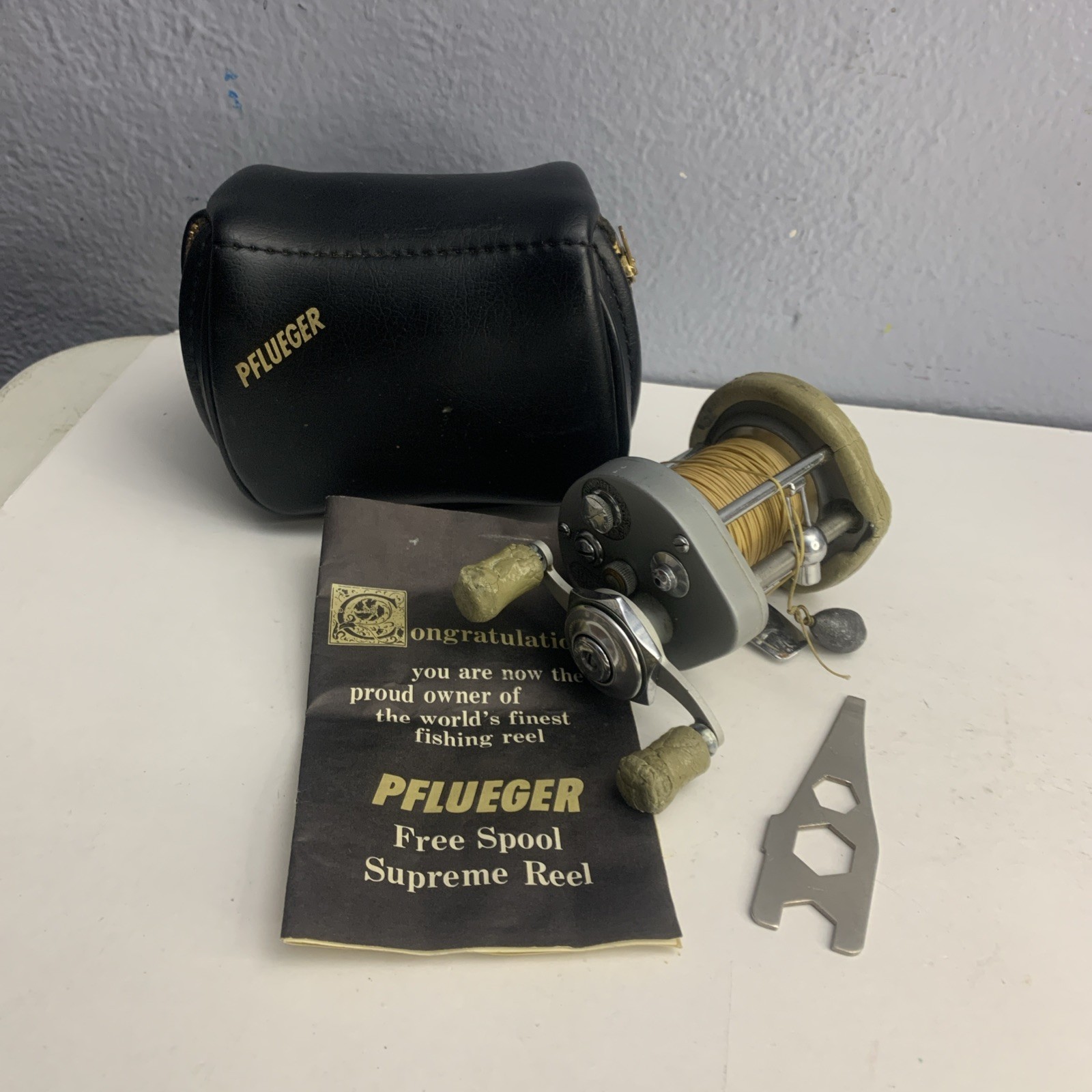 Pflueger 1575 Free Spool Supreme Reel Exc. Freshwater Fishing W/ Bag & Manual Pflueger 1575 Free Spool Supreme Reel Exc. Freshwater Fishing W/ Bag & Manual