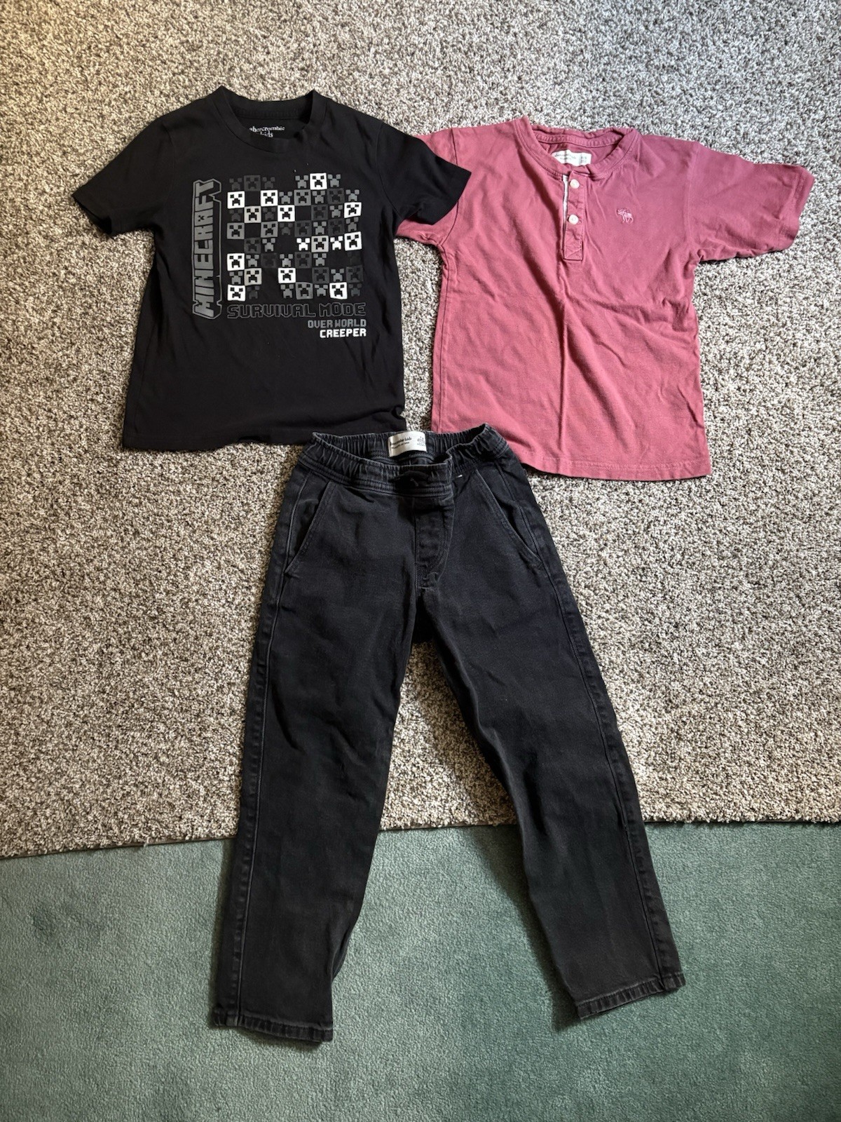 Abercrombie Kids 2 Shirts Size 5/6 & 1 Pair Of Pants Size 7/8 Minecraft Abercrombie Kids 2 Shirts Size 5/6 & 1 Pair Of Pants Size 7/8 Minecraft