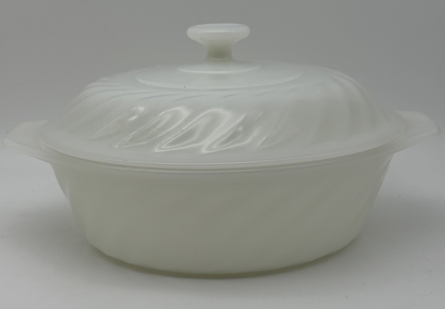 Vintage Fire King Anchor Hocking 1.5 Qt White Milk Glass Casserole w Lid USA