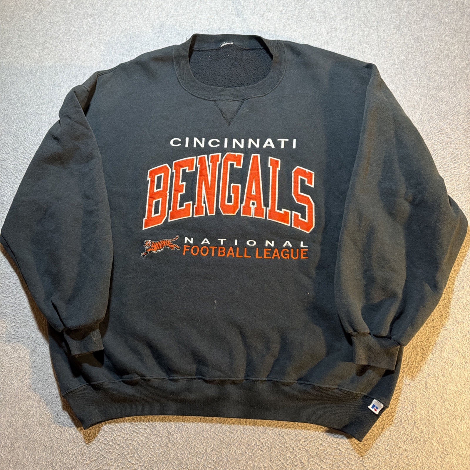 VTG 90s Russell Athletic NFL Cincinnati Bengals Crewneck Sweatshirt - Mens XL VTG 90s Russell Athletic NFL Cincinnati Bengals Crewneck Sweatshirt - Mens XL