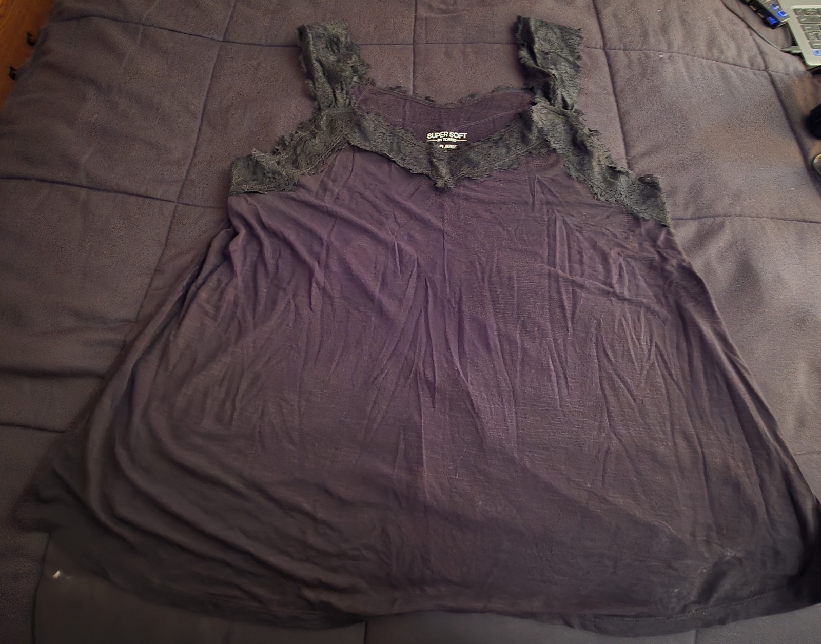 Torrid Super Soft Jersey Slub Tank W/ wide lace-trimmed V-neckline & Straps Sz 1 Torrid Super Soft Jersey Slub Tank W/ wide lace-trimmed V-neckline & Straps Sz 1
