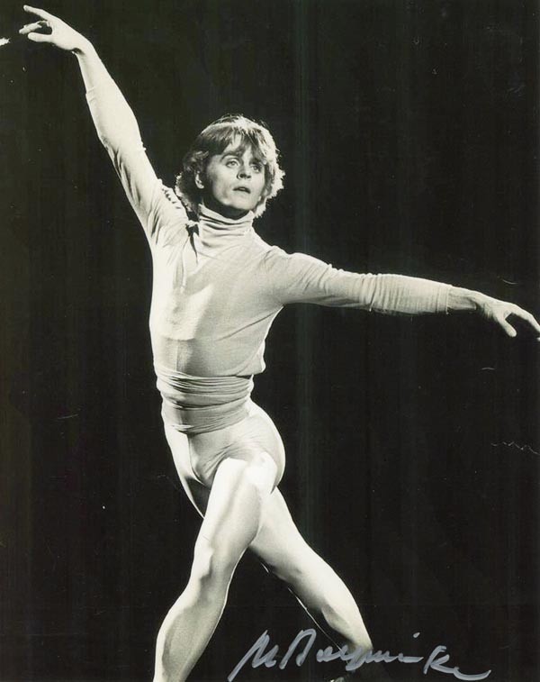 MIKHAIL BARYSHNIKOV SIGNED 8x10 PHOTO CELEBRATED BALLET DANCER RARE BECKETT BAS