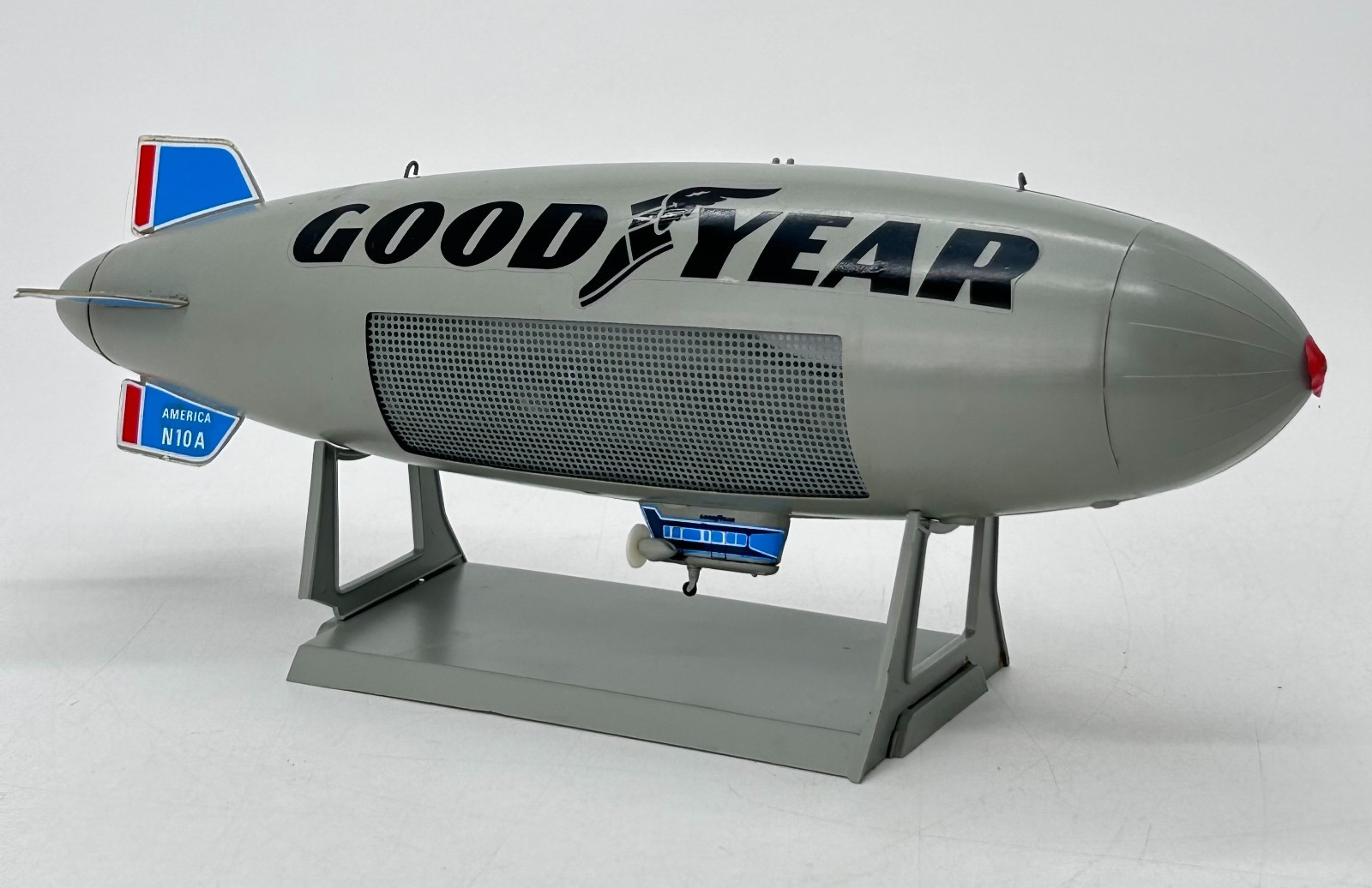 Revell 1975 Goodyear Blimp America N10A Assembled Model 13.5