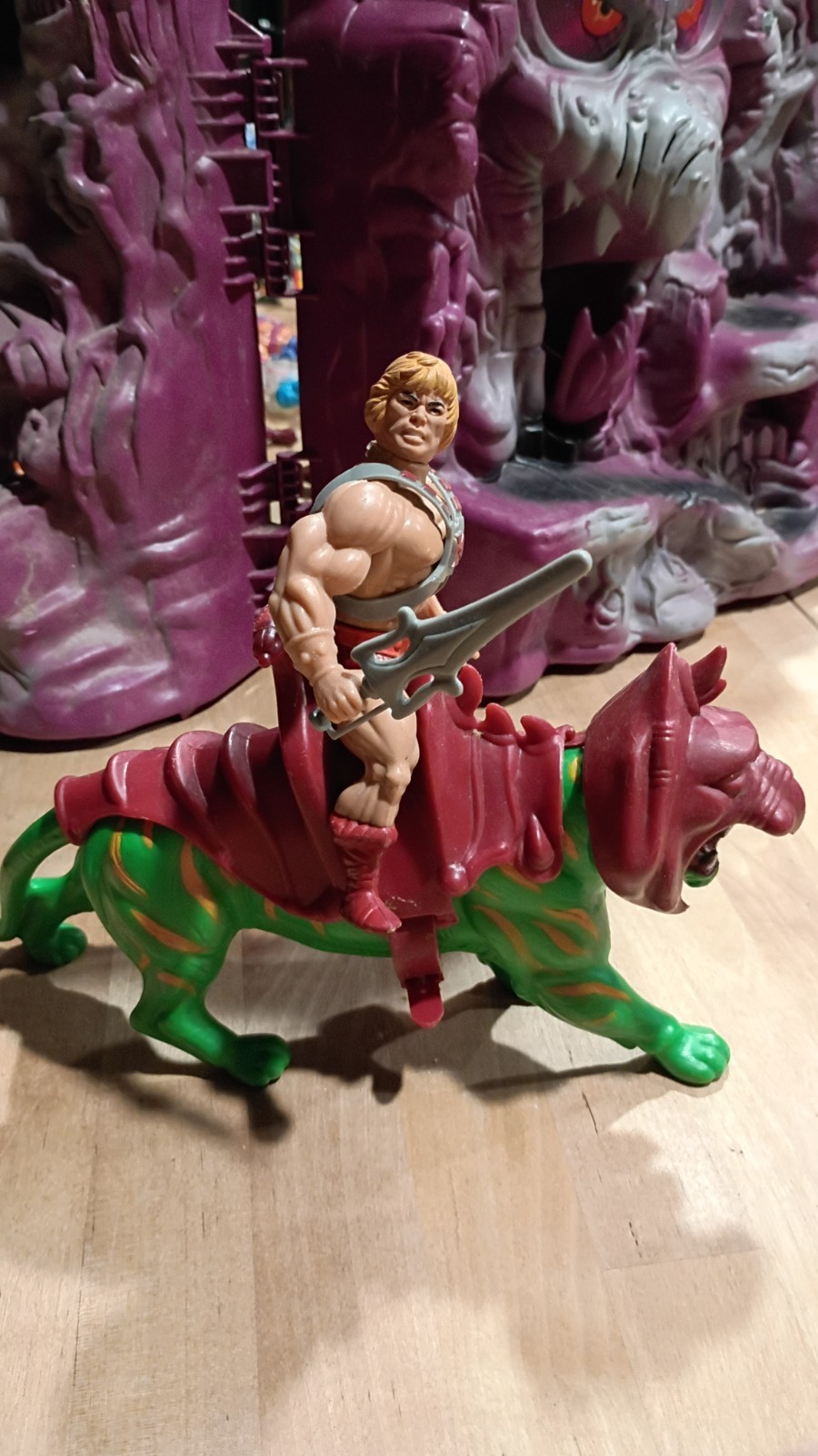 Vintage 1981 MOTU He-Man & Battle Cat 100% COMPLETE Mattel Unbroken Strap Soft H