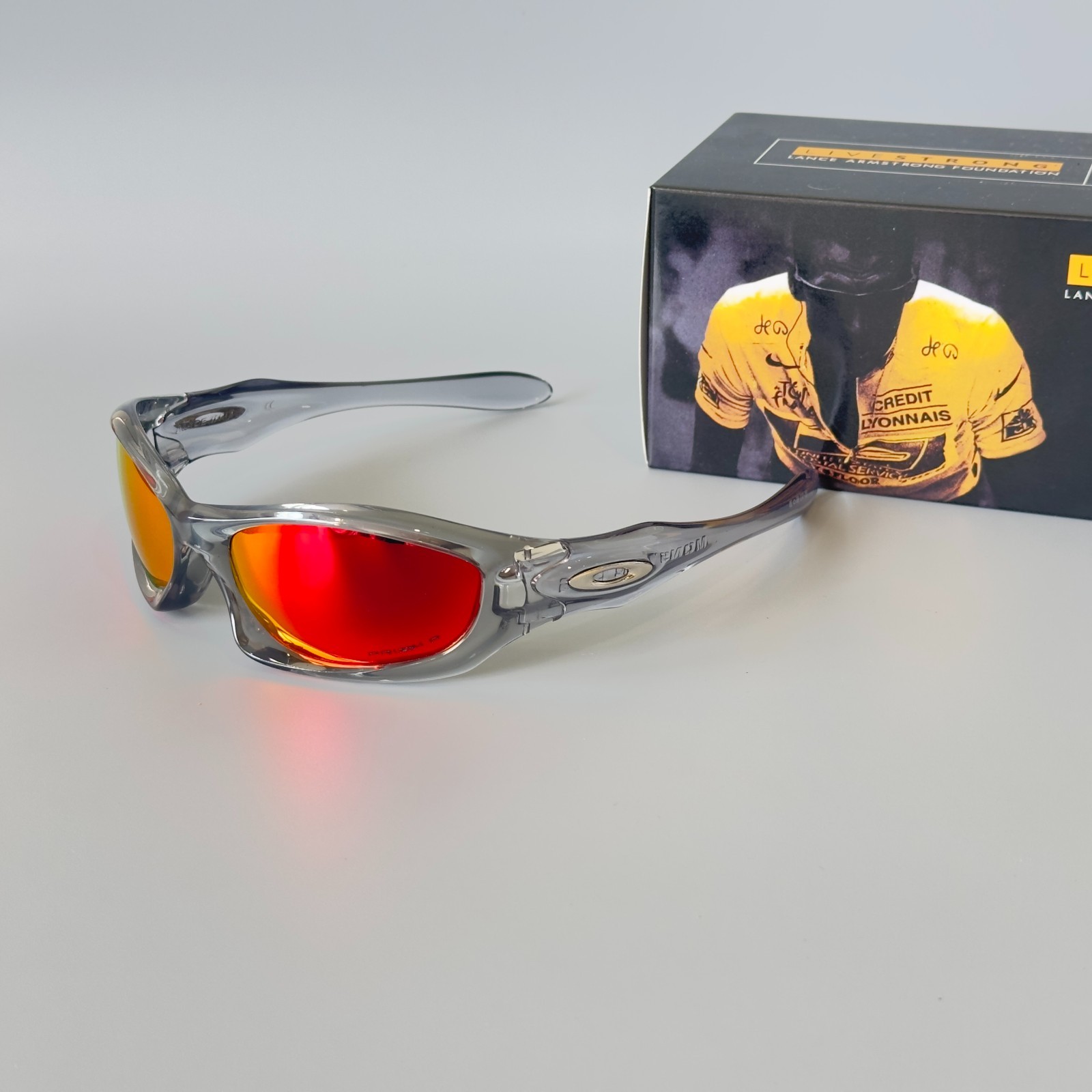 Oakley Monster Dog Sunglasses Clear Gray Frame Red Lens USA Y2K w/ Box Oakley Monster Dog Sunglasses Clear Gray Frame Red Lens USA Y2K w/ Box